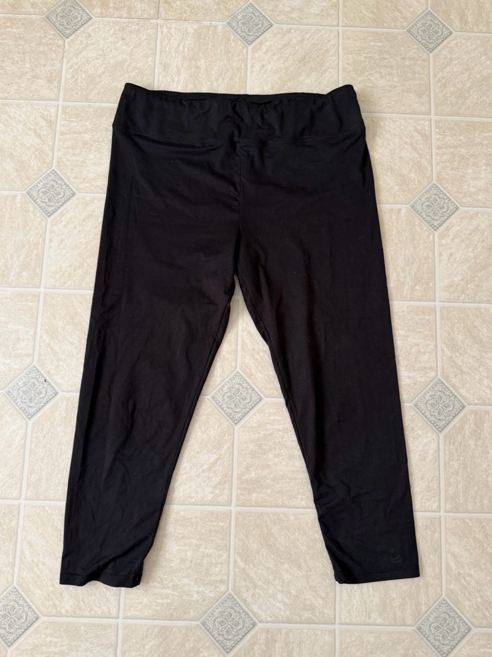 Cuddl Duds Black Capri Leggings - Size Large